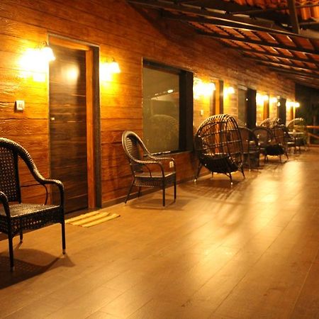 แชงกรี-ลา จังเกิล วิลเลจ รีสอร์ต Hotel Molem ภายนอก รูปภาพ