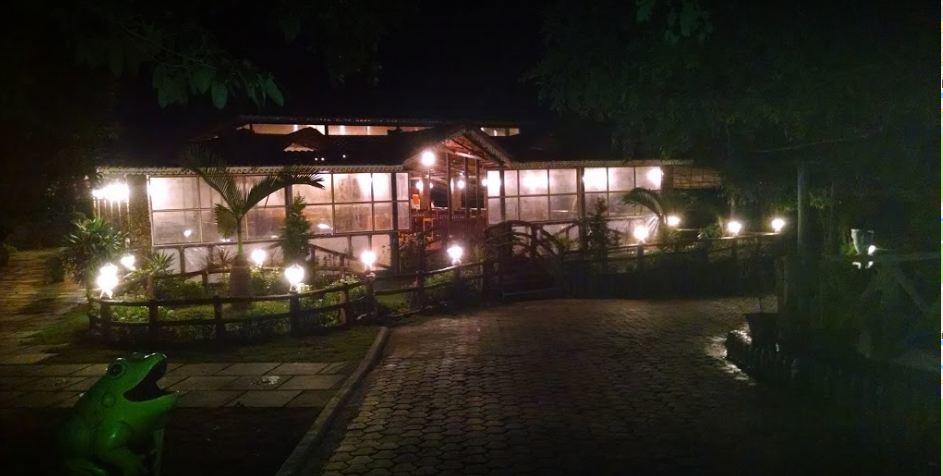 แชงกรี-ลา จังเกิล วิลเลจ รีสอร์ต Hotel Molem ภายนอก รูปภาพ