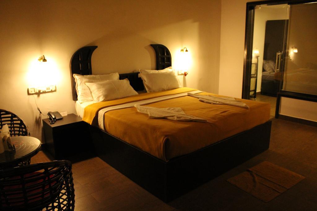 แชงกรี-ลา จังเกิล วิลเลจ รีสอร์ต Hotel Molem ภายนอก รูปภาพ